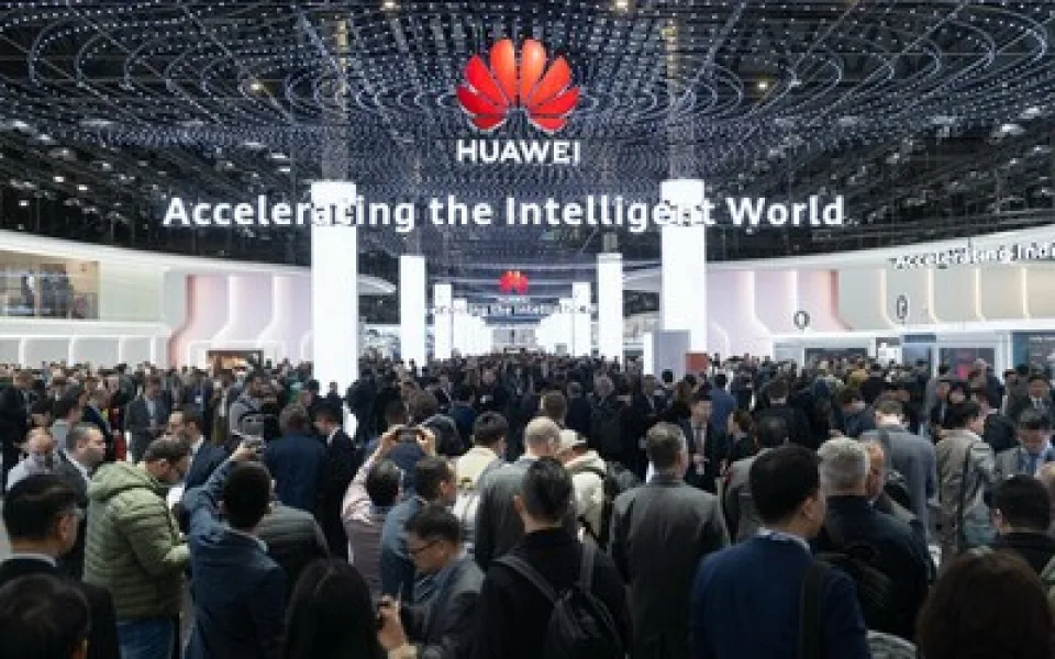 Společnost Huawei pomáhá operátorům přetvářet podnikání, infrastrukturu, provoz a údržbu pomocí umělé inteligence