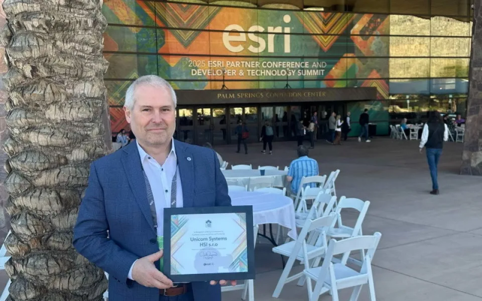 Unicorn získal prestižní ocenění Esri Cornerstone Partner
