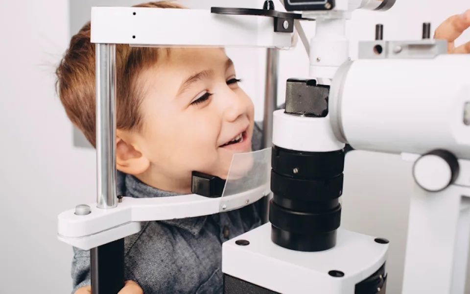 Počet dětí trpících krátkozrakostí se zvyšuje. Důležitá je prevence a včasná diagnostika