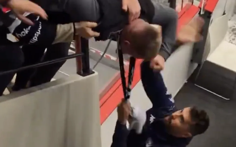 Konflikt na stadionu.