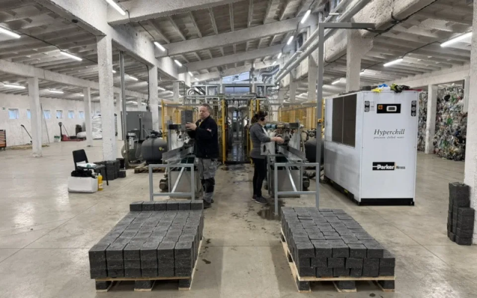 Moravská firma Flexipal zpracovává plastový výmět do hybridních palet