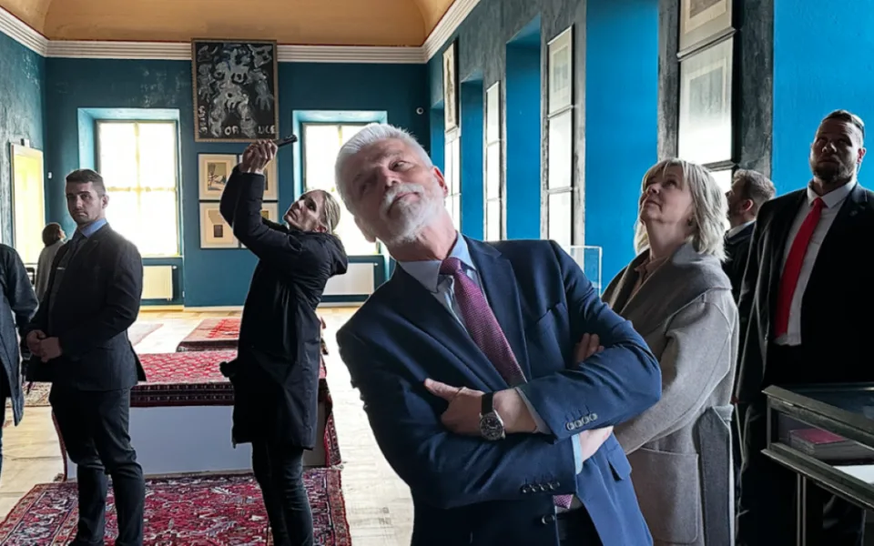 Prezident Petr Pavel při prohlídce zámku v Týnci