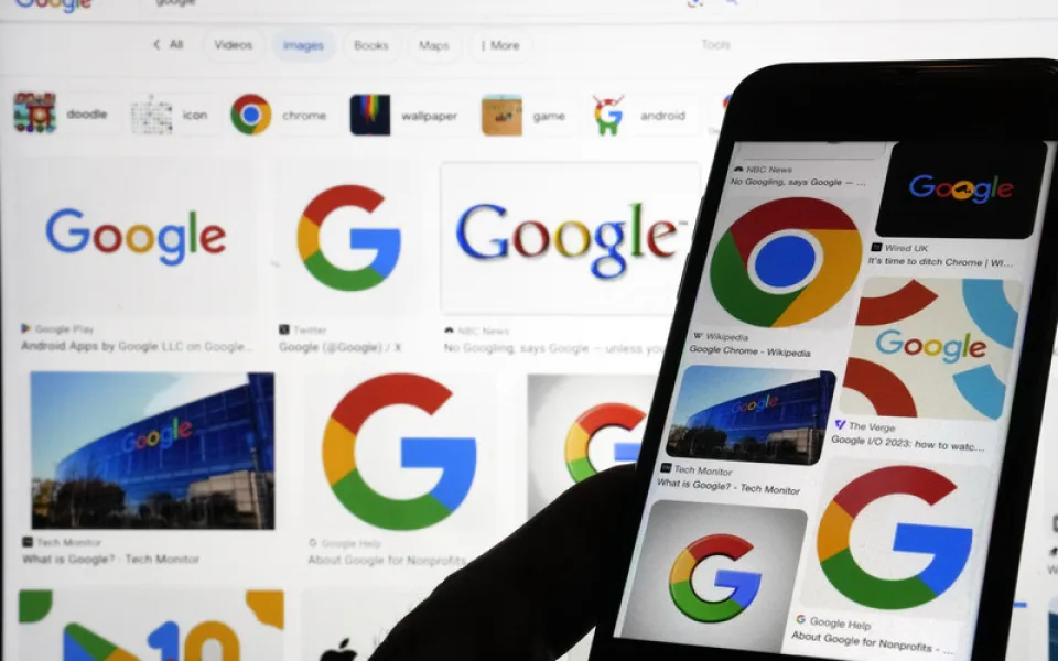Google učinil průlom na německém trhu. Nasadil do vyhledávání odpovědi od AI