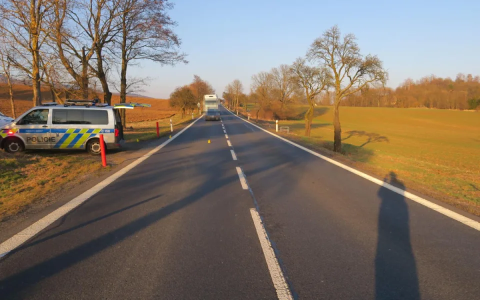 Policie hledá svědky dopravní nehody. Cyklista z místa ujel