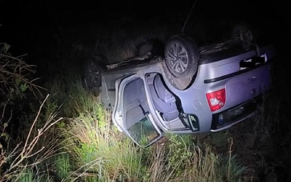 Mladíci vzali matce auto a převrátili se s ním na střechu, pak nebyli k nalezení. Foto: Se souhlasem Policie ČR