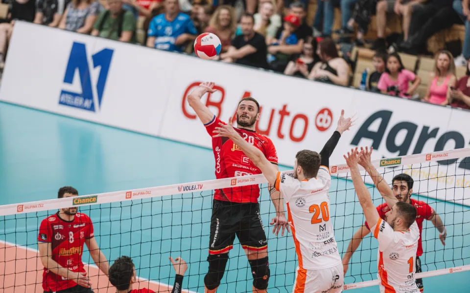 Jihostroj prodloužil smlouvu se všemi blokaři. Zůstává i mistr Evropy