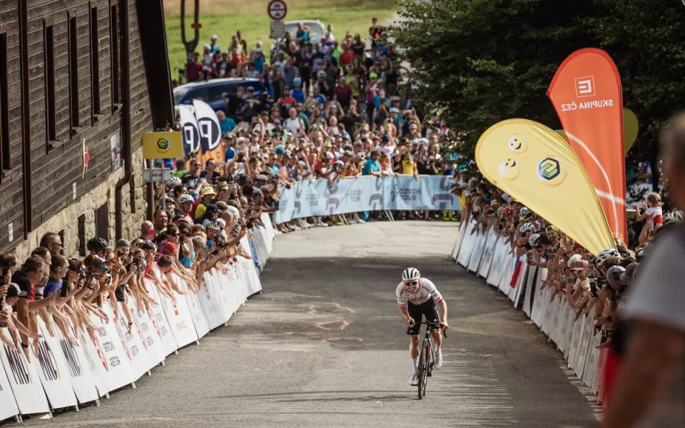 Elitní cyklisté nakonec v Liberci finišovat nebudou. Cíl etapy Czech Tour se přesunul