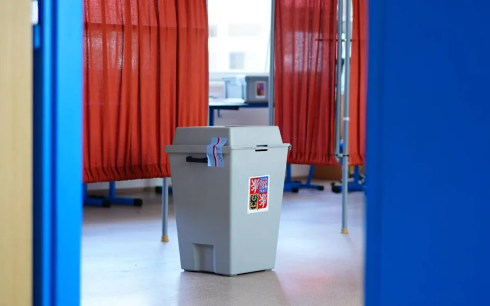 ANO zůstává nejsilnější, Motoristé zaznamenali obrovský pokles pod 3%