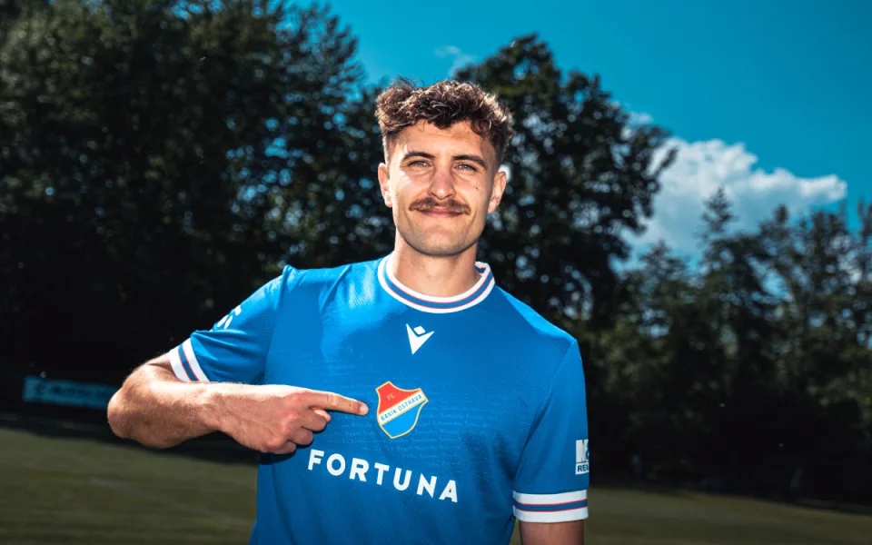 Baník vzdává hold mistrům z roku 1976. Nové dresy připomínají první titul.