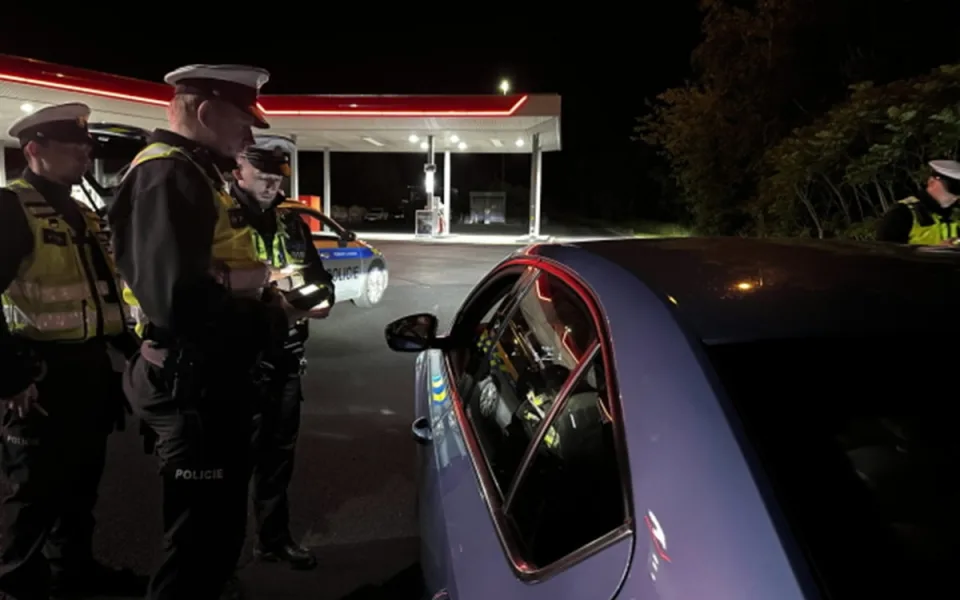 FOTO: Policisté v noci kontrolovali dálnici, chtějí zvýšit bezpečnost v dopravě. Foto: Se svolením Policie ČR