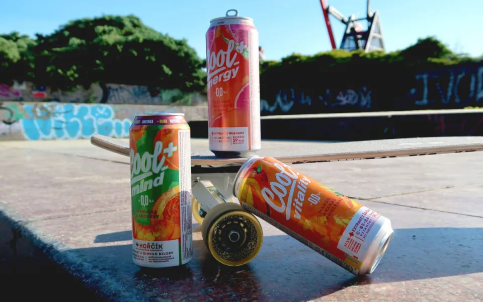 Osvěžení bez výčitek? Vychutnejte si novinky COOL a COOL+ bez kapky alkoholu.