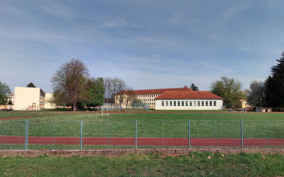 Hřiště u ZŠ Nerudova čeká oprava. Přibude i nové hřiště s umělým povrchem