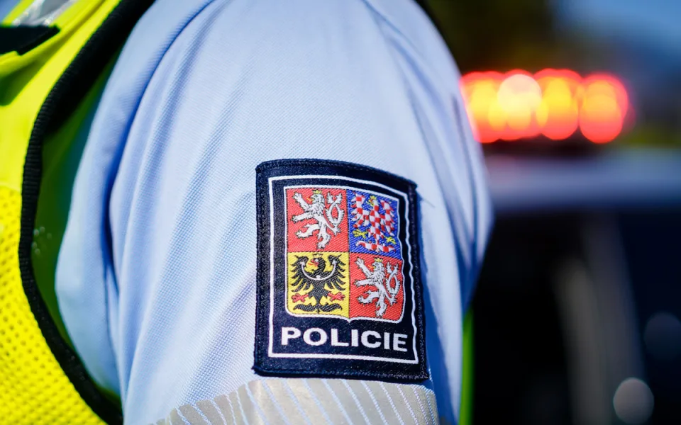 Policie pátrá po mamince dvou dětí. Odešla z domu a nedala o sobě vědět
