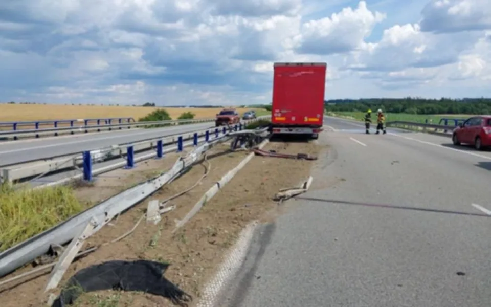 Nehoda kamionu uzavřela dálnici ve směru na Brno