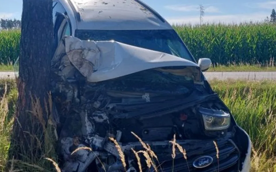 Nehoda u kruháče u Velkého Beranova. Škoda na autě je čtvrt milionu korun