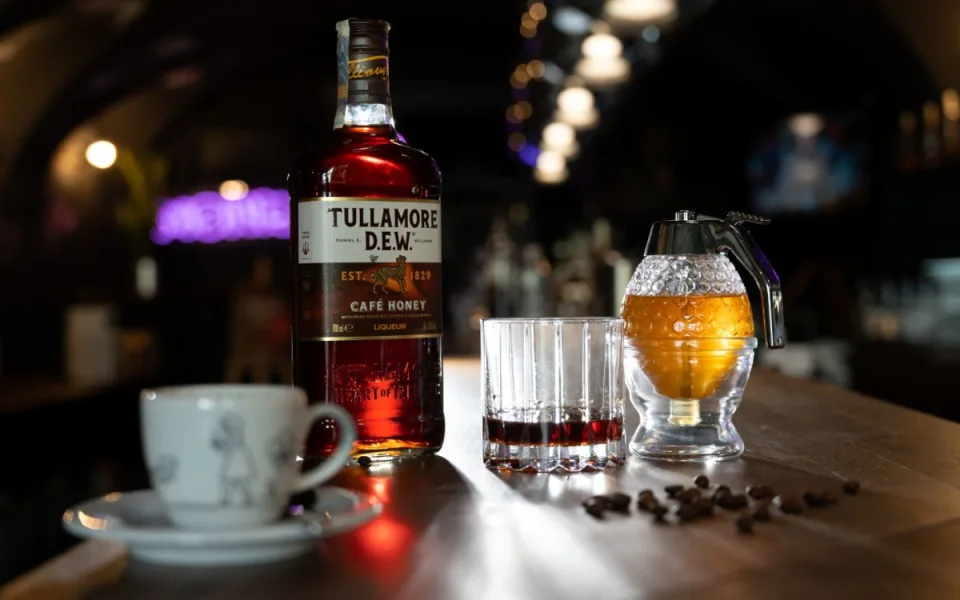 Tullamore D.E.W. představuje novinku Café Honey. Světová premiéra proběhla v Praze.
