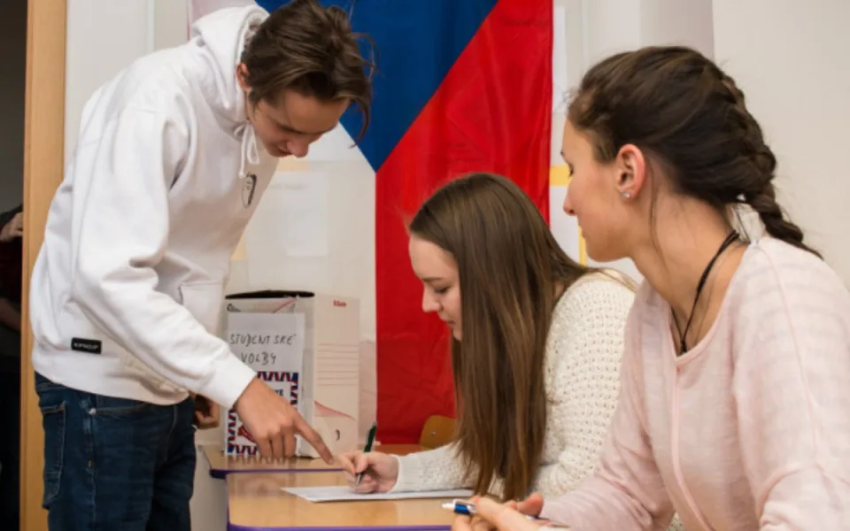 Studentské volby vyhrála koalice Spolu. Stačilo! a SPD by se do Sněmovny nedostaly