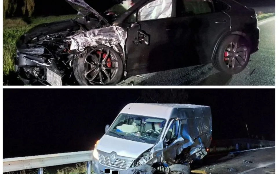 Na Havlíčkobrodsku boural řidič Porsche. Vznikla více než milionová škoda