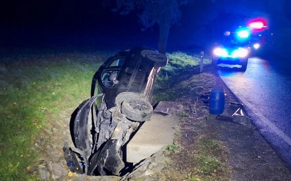 Řidič na Havlíčkobrodsku nezvládl zatáčku a dostal smyk. Nadýchal 1,5 promile