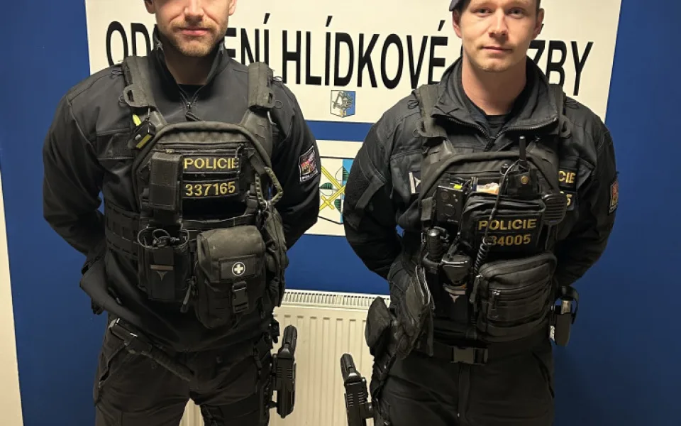 Policisté jeli do Havířova řešit nehodu na parkovišti, zachránili tam život miminku