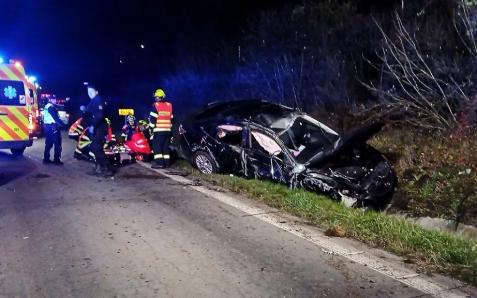 Dva lidé zahynuli při listopadové nehodě na sjezdu z dálnice D5