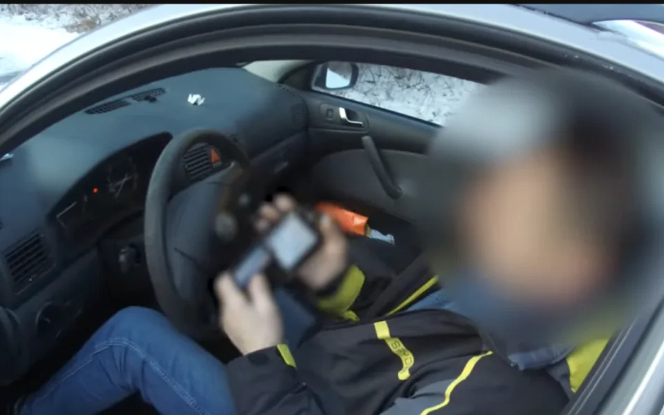 Vodku zapíjel pivem a usedl za volant. Muž na Blanensku nadýchal čtyři promile