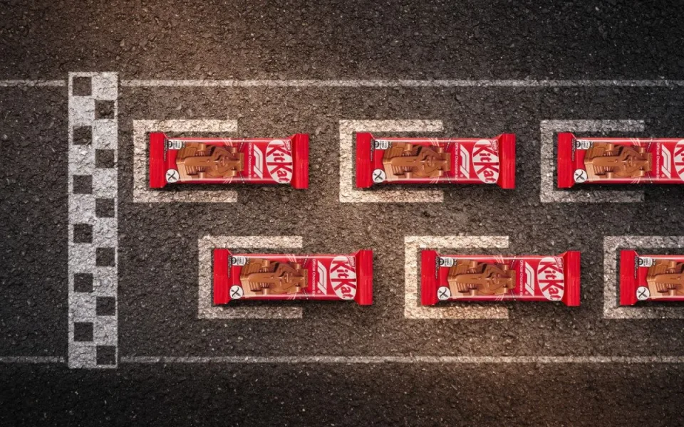 KitKat míří na okruhy Formule 1 jako globální partner.