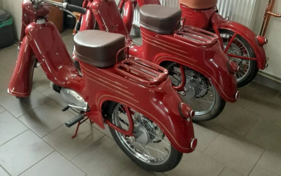 Policie dopadla zloděje vzácných Jaw, po motorkách za milion však stále pátrá
