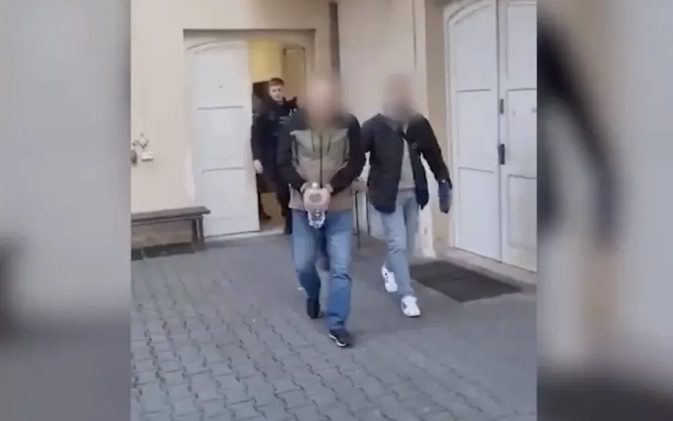 Muž se policii sám přihlásil.