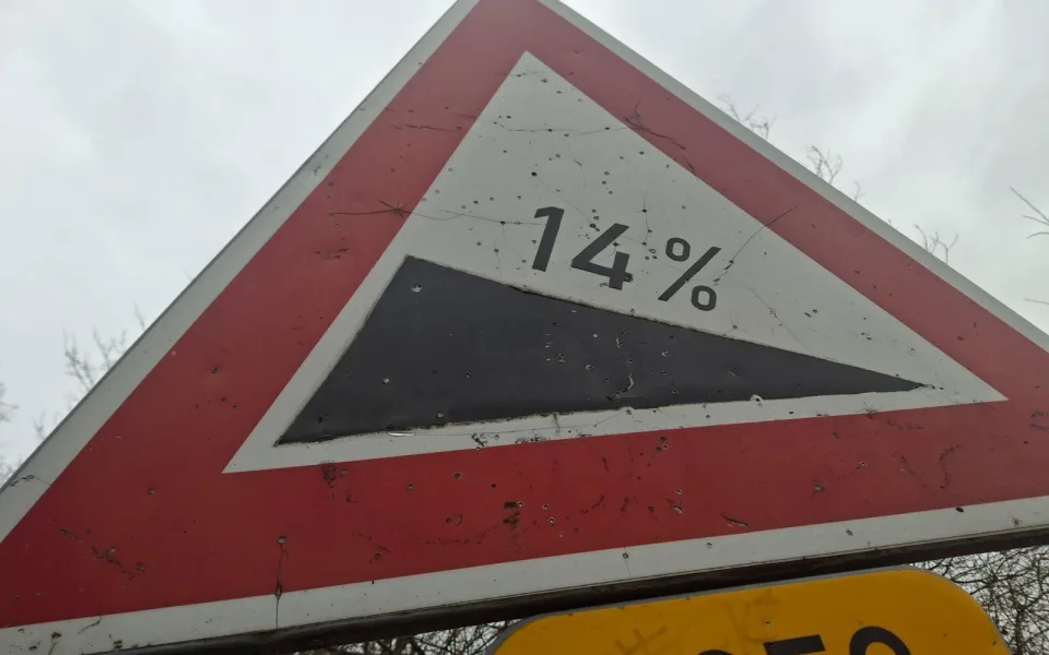 Chtěl si zastřílet ze vzduchovky. Jako cíl si vybral značku na frekventované cyklostezce