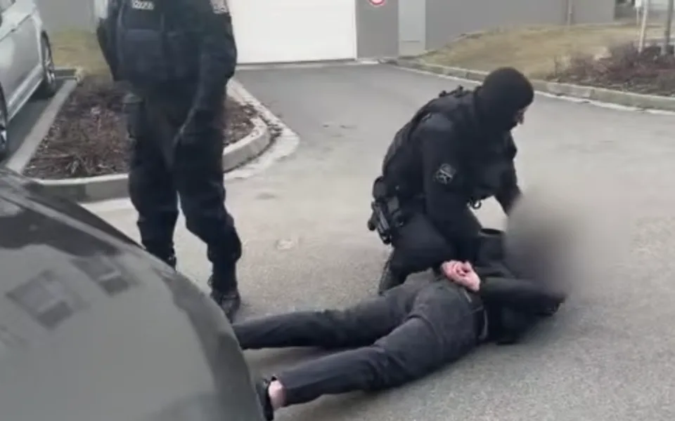 Cizinci na Moravě obchodovali s oddacími listy. Na padělcích vydělali statisíce