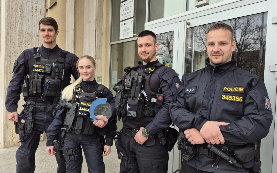 Ocenění policisté za zásah: Lukáš Sáblík, Adéla Borovičková, Petr Jahoda a Michal Vlach. Foto: Policie ČR