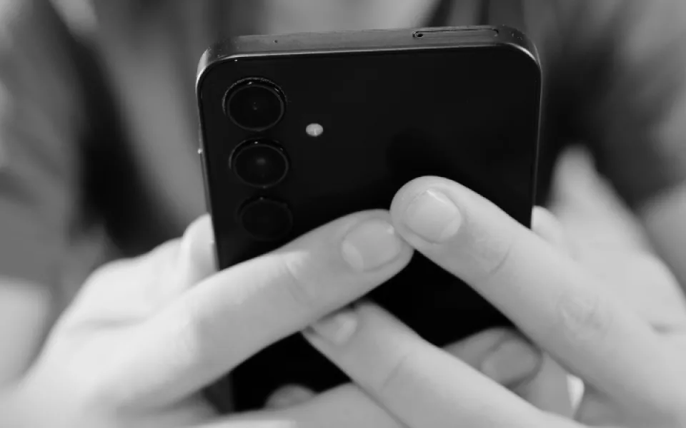 Děti hledají pomoc na internetu, projekt jim ji nabízí online