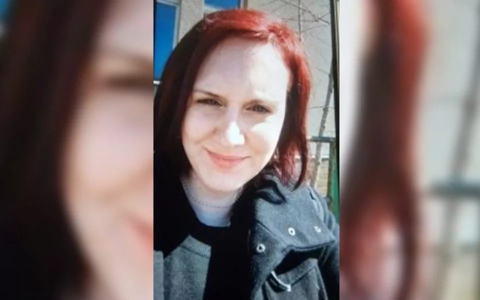 Policisté pátrají po ženě s červenými vlasy. Má duševní potíže a mohla by si ublížit