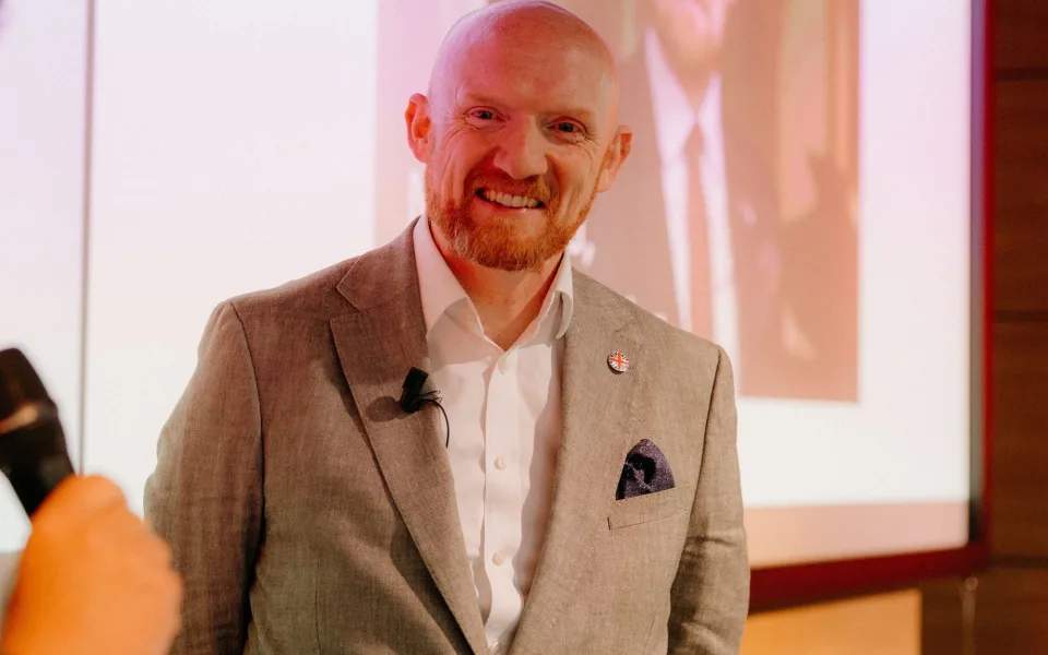 Znám hapinu, pikador ještě ne, řekl britský velvyslanec Matt Field při návštěvě Budějc