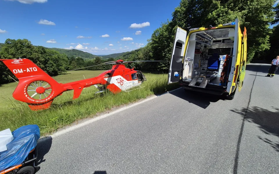 Na Bruntálsku boural čtyřiatřicetiletý motorkář. Letěl pro něj vrtulník
