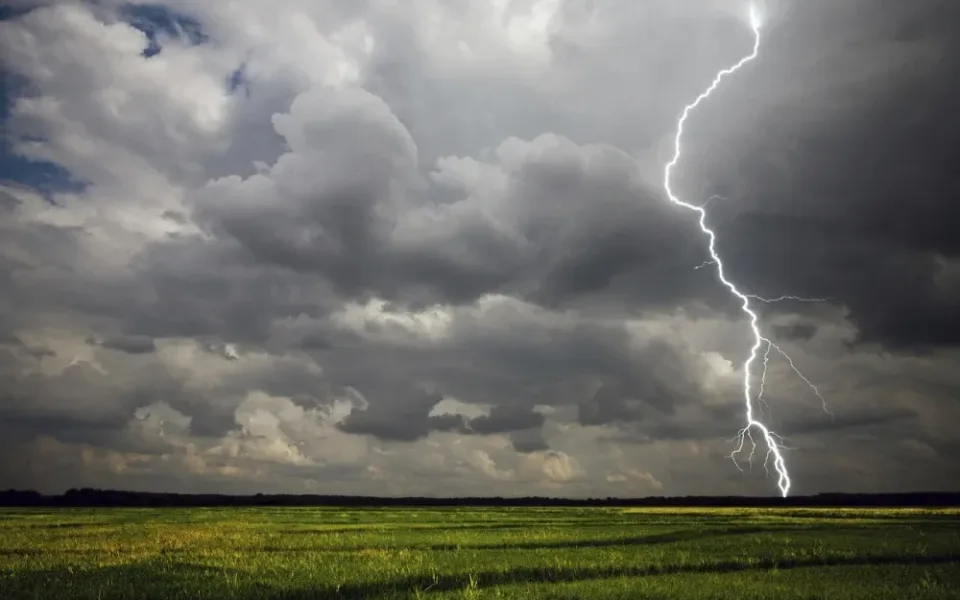Meteorologové varují, Liberecký kraj v noci na čtvrtek mají zasáhnout silné bouřky