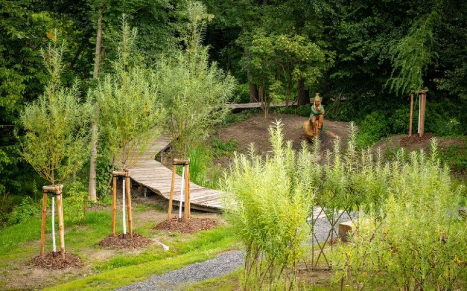 Radvanice mají nový park. Autory inspirovaly obrazy Josefa Lady