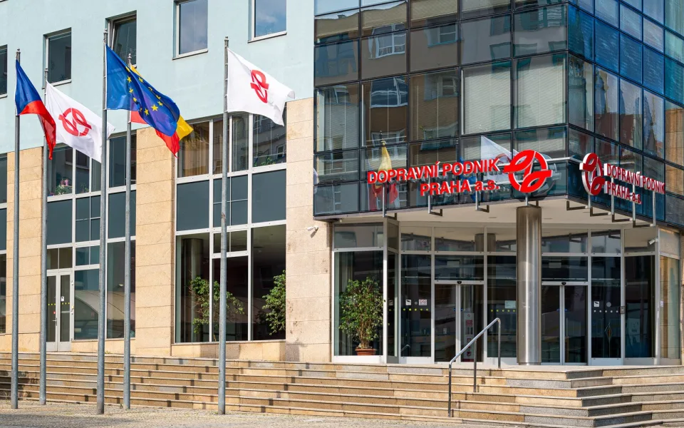 Dopravní podnik dostal pokutu 800 tisíc za podmínky pro výběr ostrahy