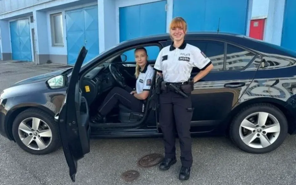 Dvě mladé policistky se postavily ozbrojenému lupiči. Zadržely ho během pár vteřin