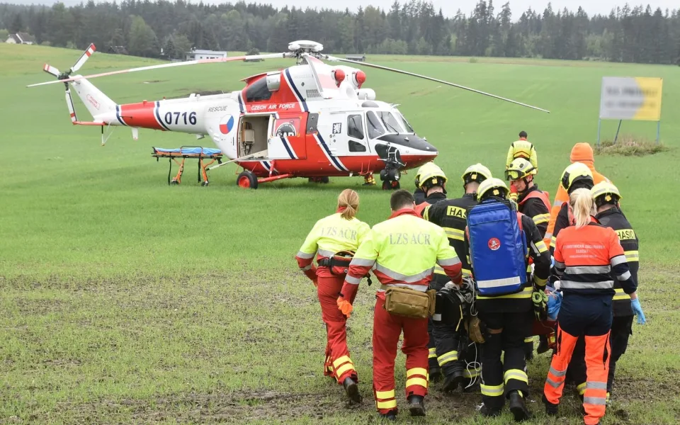 Holčička se popálila na akci pro děti. Do nemocnice ji transportoval vrtulník