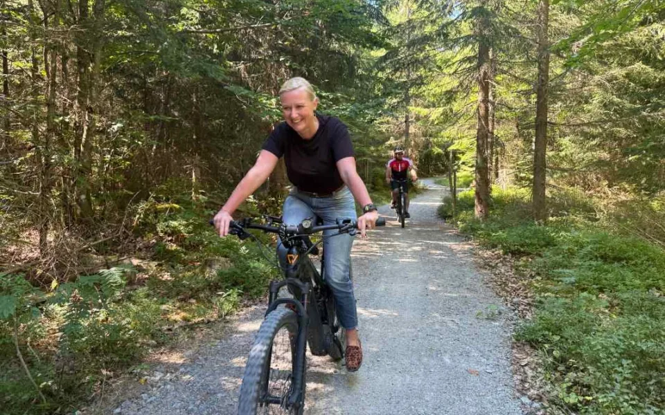 Nová trasa propojuje českou a bavorskou Šumavu. Cyklista dovede až na Třístoličník