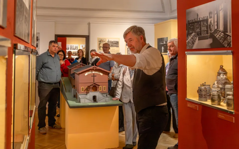 Stará Šumava očima Seidelů. Zajděte se podívat na stovky fotografií i lenorské sklo
