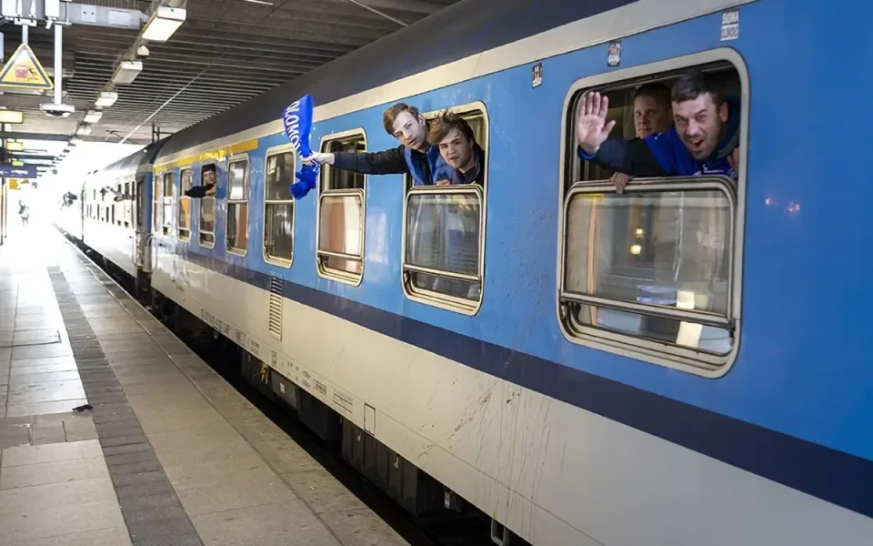Modrobílý expres poveze fanoušky Sigmy na derby v Ostravě. Začíná prodej jízdenek