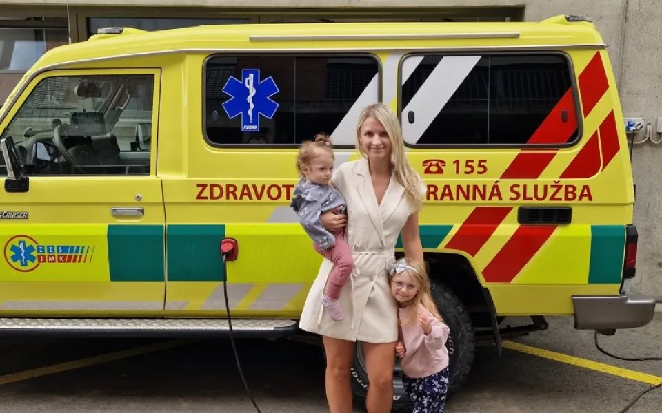 Holčička se topila na koupališti. Pomohla náhodná plavkyně, plavčíci i lékařka