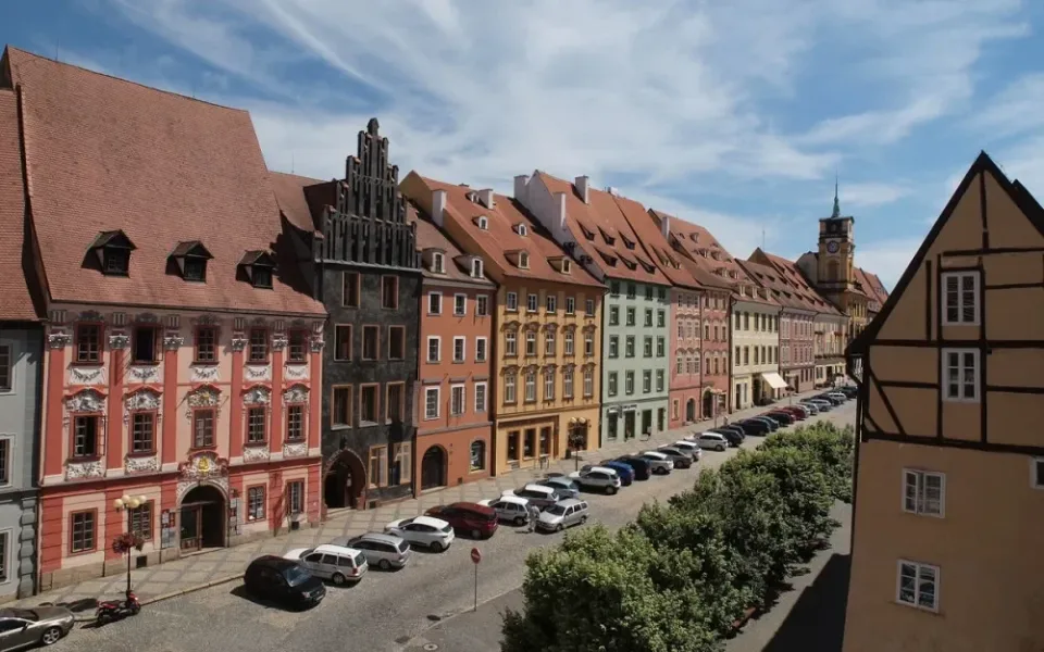 Cheb i Sokolov hospodaří bez dluhů, Vary úvěr potřebují