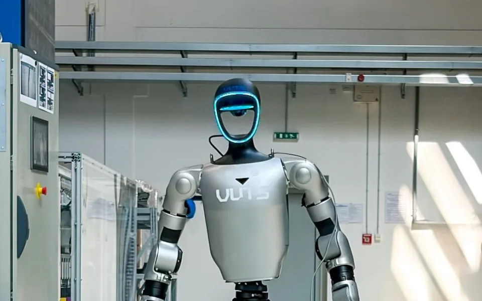 Humanoidní roboti mohou ovlivnit průmysl. VÚTS bude zkoumat jejich využití