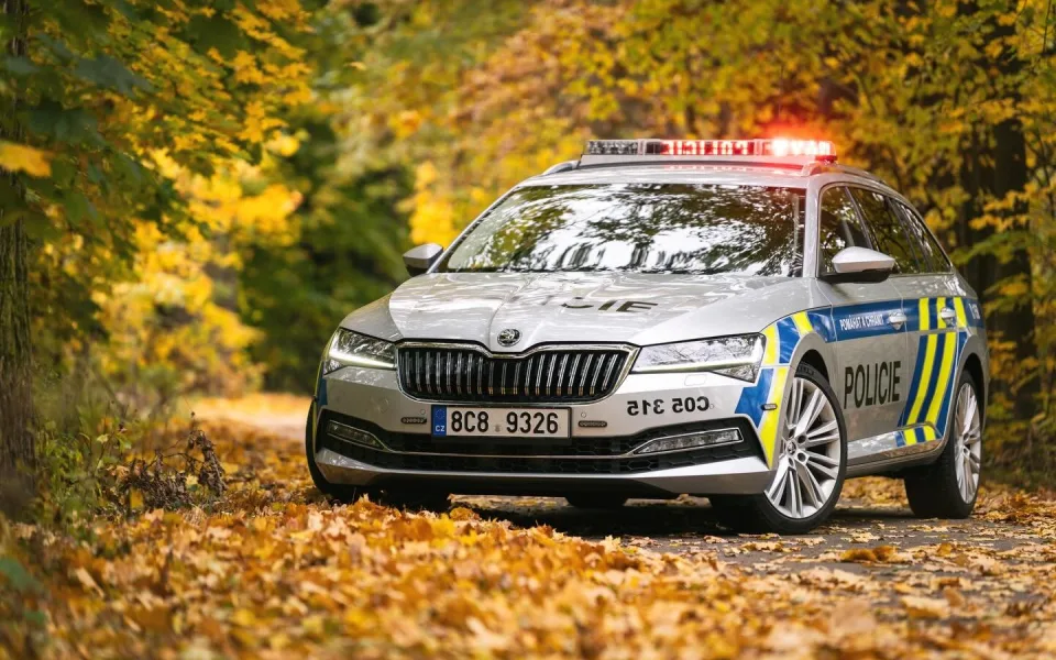 Policie pátrá po osobě, která na Semilsku odložila mrtvé novorozeně