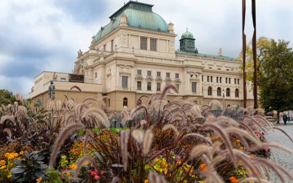 Jedenáct premiér uvede v nové sezoně Divadlo J. K. Tyla. Tři z nich budou světové