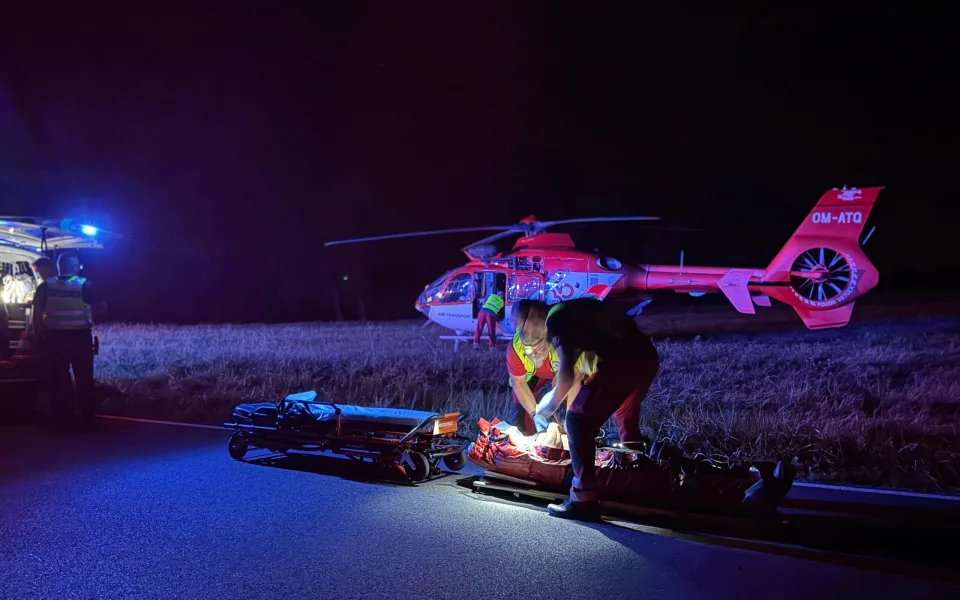 Na Novojičínsku přejelo nákladní auto muže ležícího na silnici. Řidič z místa ujel